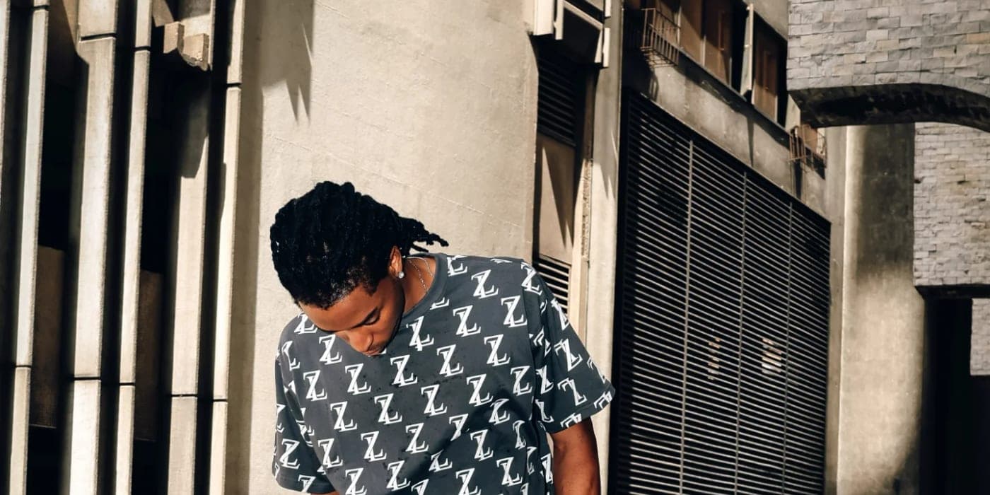 Monogram tee, street style